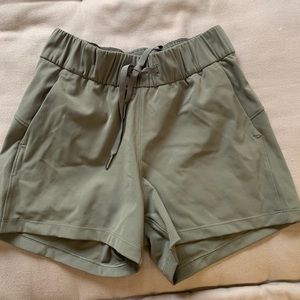 Lululemon On the Fly Short 2.5”